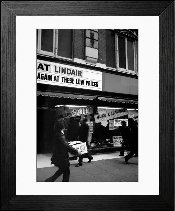 Framed Print : Beat the Budget shopping spree in Tottenham Court Road, London, street of radio and Hi-fi