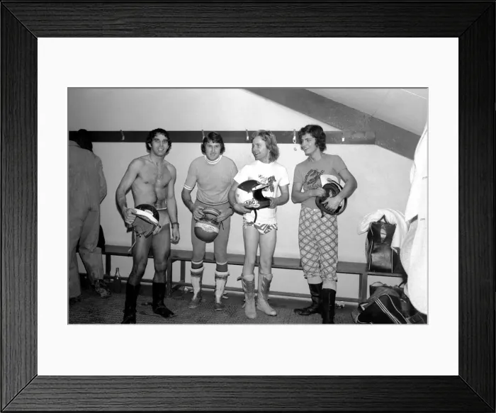 Framed Print : Speedway Riders l-r: Ivan Mauger (four times World Champion) Framed Print : Speedway Riders l-r: Ivan Mauger (four times World Champion)