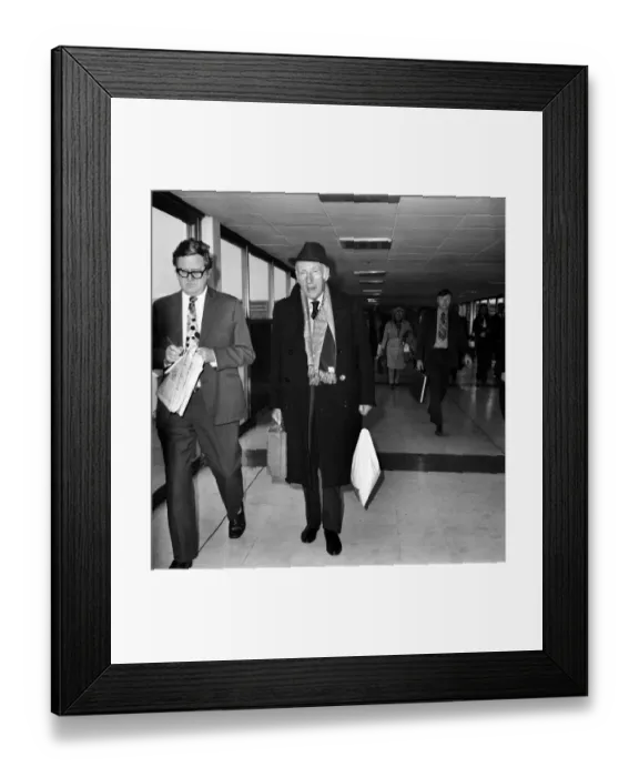 Framed Print : Wilfred Hyde-White arrived at Heathrow Airport from Los Angeles Framed Print : Wilfred Hyde-White arrived at Heathrow Airport from Los Angeles