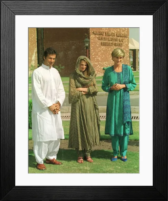Framed Print : Diana, Princess of Wales, poses with her friends Jemima Khan Framed Print : Diana, Princess of Wales, poses with her friends Jemima Khan