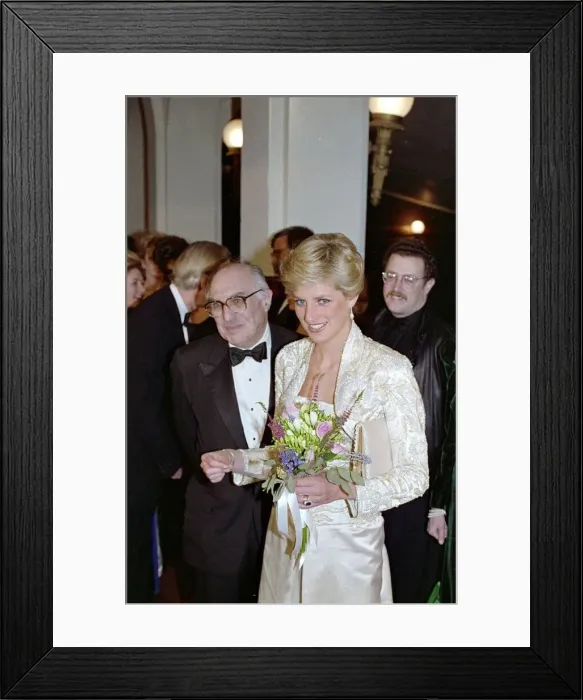 Framed Print : The Princess of Wales makes a solo overseas visit to the United States, February 1989 Framed Print : The Princess of Wales makes a solo overseas visit to the United States, February 1989