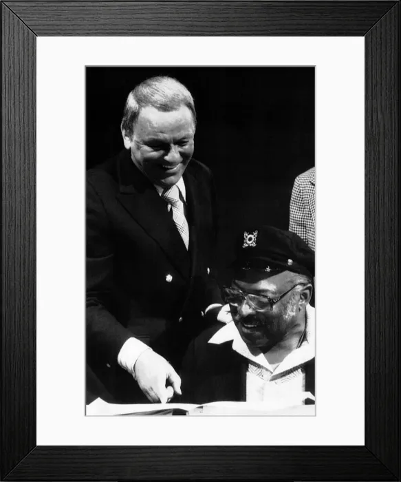Framed Print : Frank Sinatra and count bassie preparing for Sinatras opening at New Yorks Uris theatreAÔé¼ Framed Print : Frank Sinatra and count bassie preparing for Sinatras opening at New Yorks Uris theatreAÔé¼