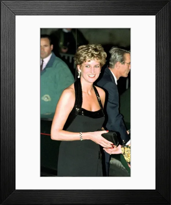 Framed Print : Princess Diana arrives for a UNESCO charity dinner at the Palace of Versailles near Paris