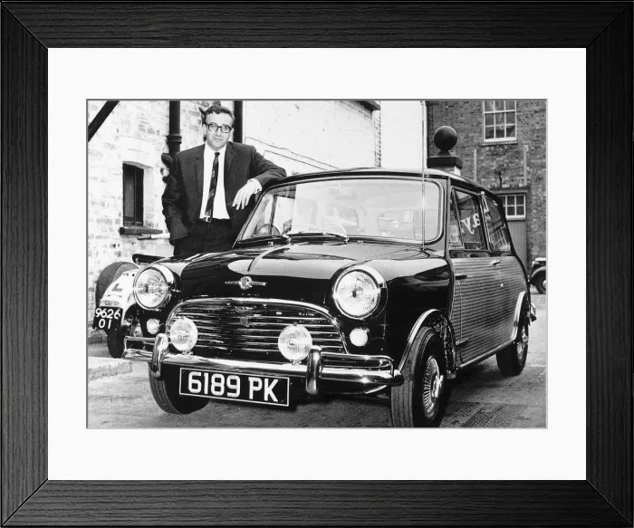 Framed Print : Peter Sellers with his Mini car in 1963 Framed Print : Peter Sellers with his Mini car in 1963