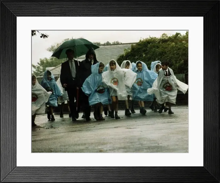 Framed Print : Prince william and Prince harry with other school chums at London Zoo with school