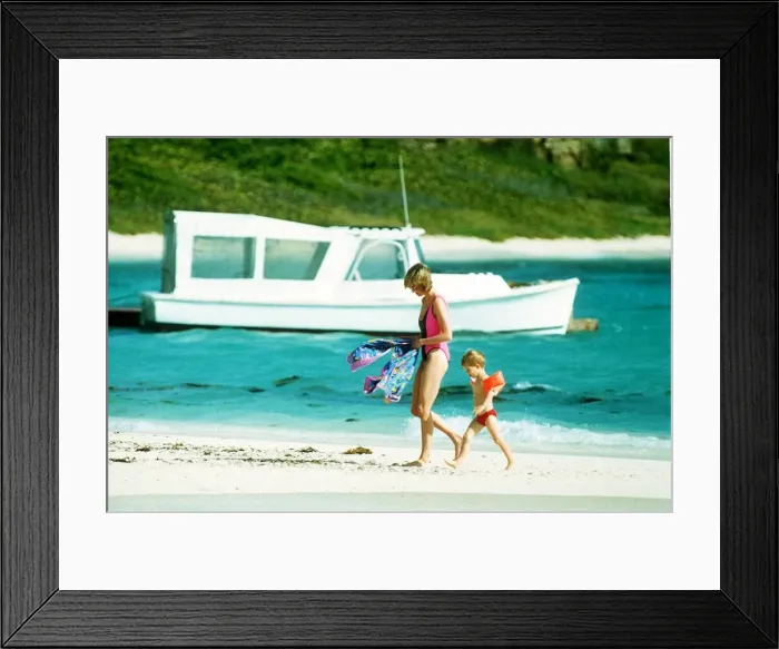 Framed Print : Diana, Princess of Wales with her son Prince Harry on holiday on Necker Island Framed Print : Diana, Princess of Wales with her son Prince Harry on holiday on Necker Island