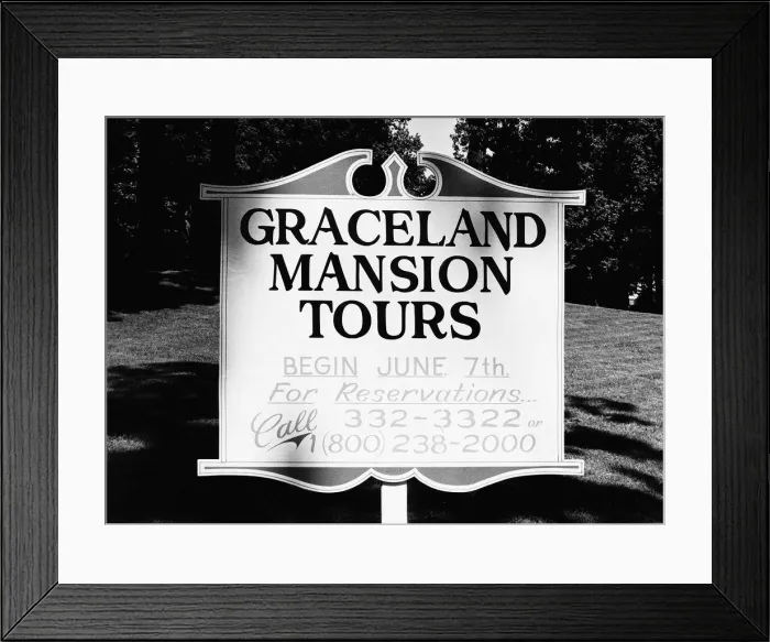 Framed Print : Elvis Presley singer home in the Graceland Estate Framed Print : Elvis Presley singer home in the Graceland Estate