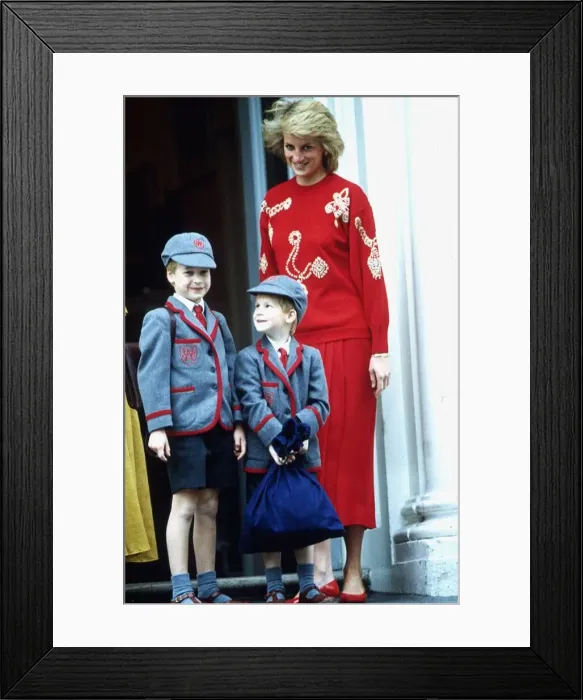 Framed Print : Diana, the Princess of Wales makes a school run in September 1989 Framed Print : Diana, the Princess of Wales makes a school run in September 1989