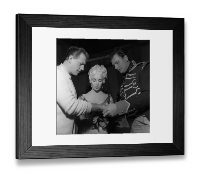 Framed Print : Beau Brummell 1954 Stewart Granger and Elizabeth Taylor in film studio with Granger stand