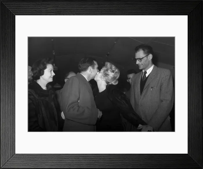 Framed Print : Marilyn Monroe 1956 and Arthur Miller leave for the U. S Framed Print : Marilyn Monroe 1956 and Arthur Miller leave for the U. S