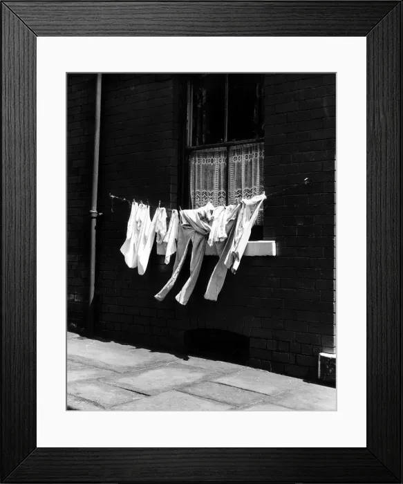 Framed Print : A washing line near a terrace house in Manchester Circa 1960