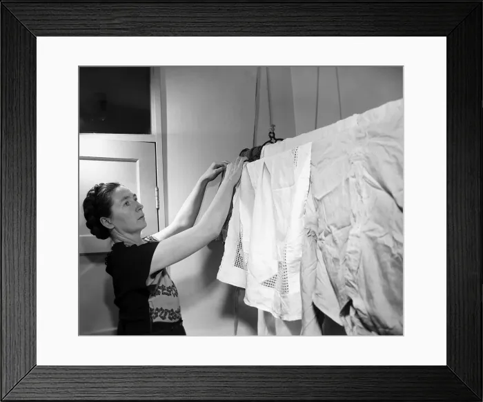 Framed Print : Housewives Washing Controversy - North Kensington - 1952 Framed Print : Housewives Washing Controversy - North Kensington - 1952