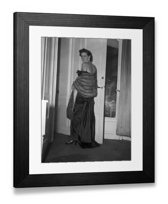 Framed Print : Jane Russell 1949 Film star in London Voluptuous sex symbol Framed Print : Jane Russell 1949 Film star in London Voluptuous sex symbol