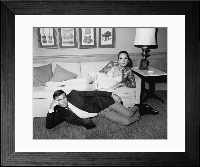 Framed Print : Film On Her Majestys Secret Service 1968 George Lazenby as James Bond 007 with Framed Print : Film On Her Majestys Secret Service 1968 George Lazenby as James Bond 007 with