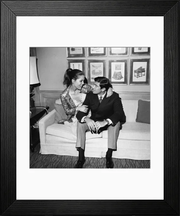 Framed Print : Film On Her Majestys Secret Service 1968 George Lazenby as James Bond 007 with