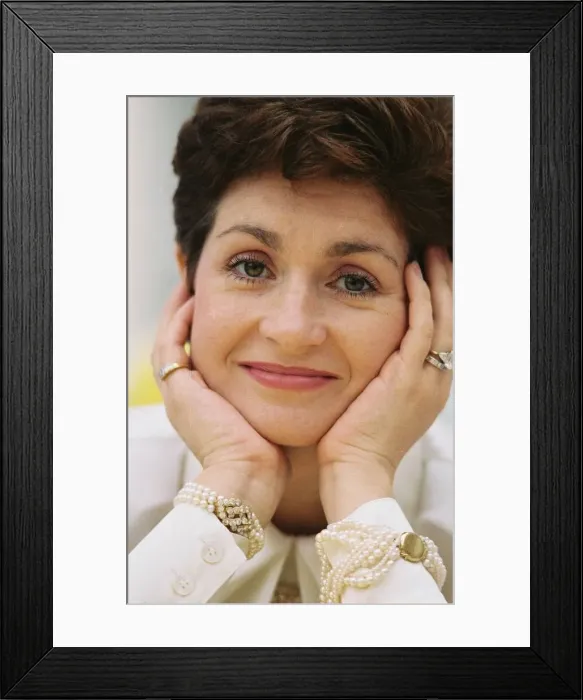 Framed Print : Sharon Osbourne at home in 1989 Framed Print : Sharon Osbourne at home in 1989