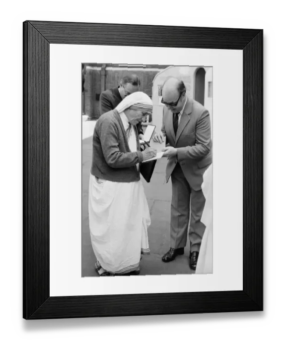Framed Print : Mother Teresa of Calcutta seen here signing autographs outside St James Church Piccadilly