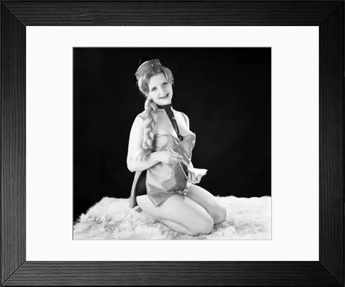 Framed Print : Model Peggy Cage seen here modelling a chinese style ouitfit in the Reveille studios Framed Print : Model Peggy Cage seen here modelling a chinese style ouitfit in the Reveille studios