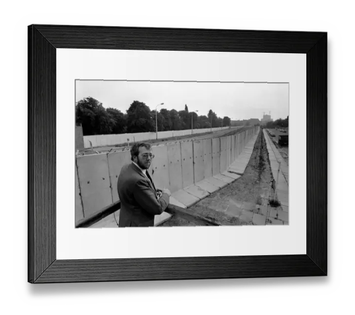 Framed Print : View of the Berlin Wall near the Brandenburg gate. The Berlin Wall was a barrier Framed Print : View of the Berlin Wall near the Brandenburg gate. The Berlin Wall was a barrier