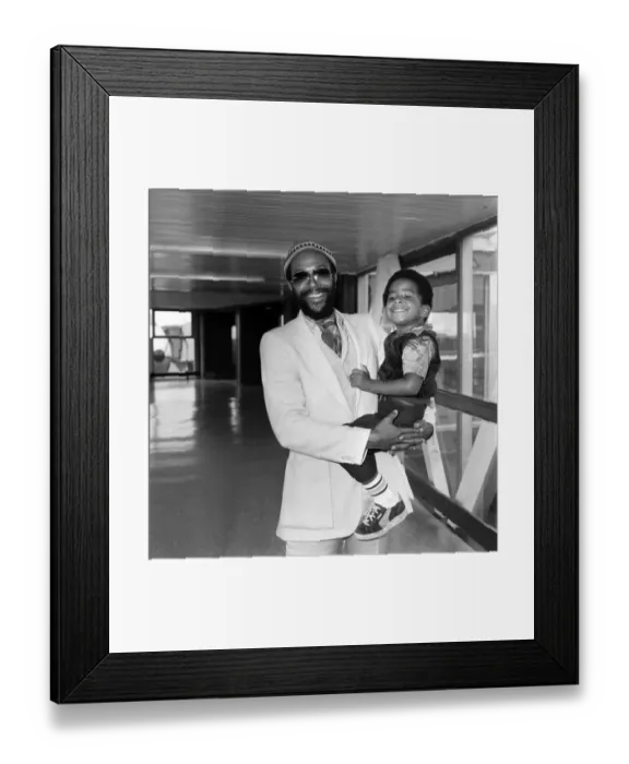 Framed Print : Marvin Gaye, singer with his son Frankie, aged 4, arriving at London Heathrow Airport
