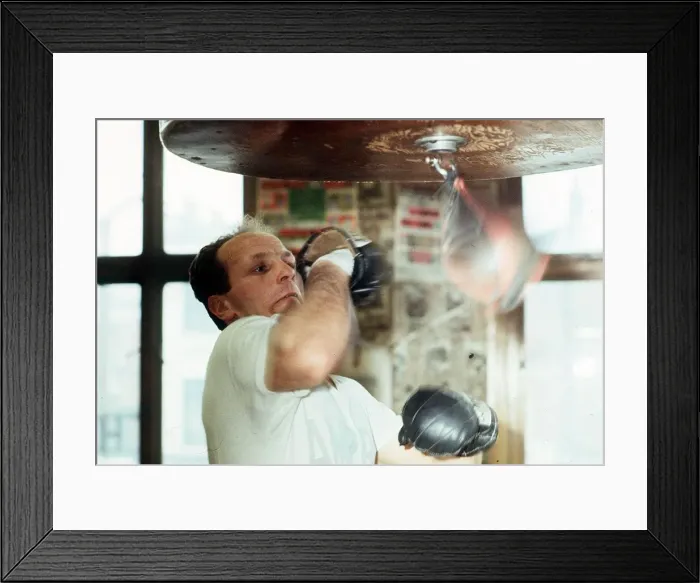 Framed Print : Henry Cooper Heavyweight Boxer in training April 1966 sbar02