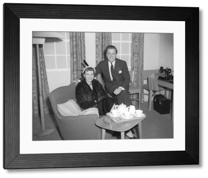 Framed Print : Richard Attenborough at the 1952 June Homes Exhibition Framed Print : Richard Attenborough at the 1952 June Homes Exhibition