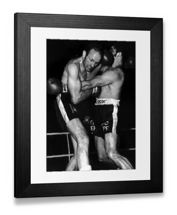 Framed Print : Henry Cooper boxer fighting Jose Urtain at Wembley November 1970 Framed Print : Henry Cooper boxer fighting Jose Urtain at Wembley November 1970