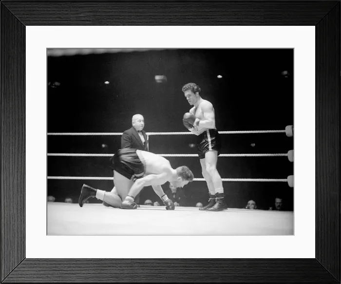 Framed Print : Freddie Mills Boxer - Jul 1949 in action Framed Print : Freddie Mills Boxer - Jul 1949 in action