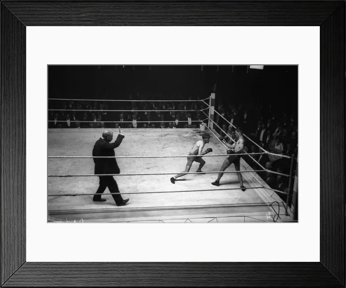 Framed Print : Jimmy Wilde V Pal Moore fight Wilde had148 contests winning 98 by knockouts with 13