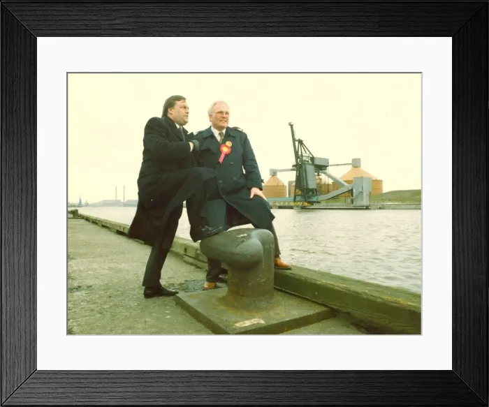 Framed Print : John Prescott with Ronnie Campbell on the river at Blyth