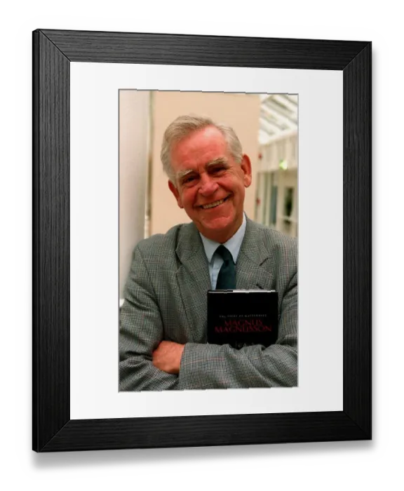 : Magnus Magnusson TV Presenter Quiz Master August 1997 at the launch of his new book : Magnus Magnusson TV Presenter Quiz Master August 1997 at the launch of his new book