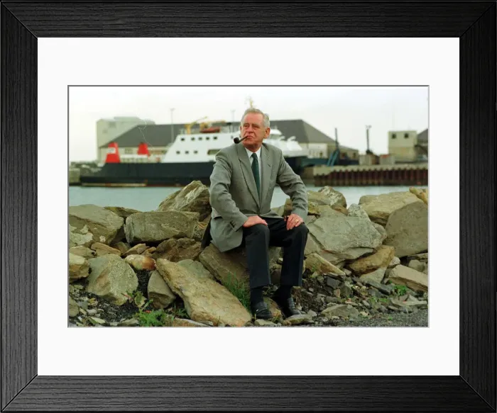 Framed Print : MAGNUS MAGNUSSON TELEVISION PRESENTER May 1997 BACK IN ORKNEY THINKS OVER