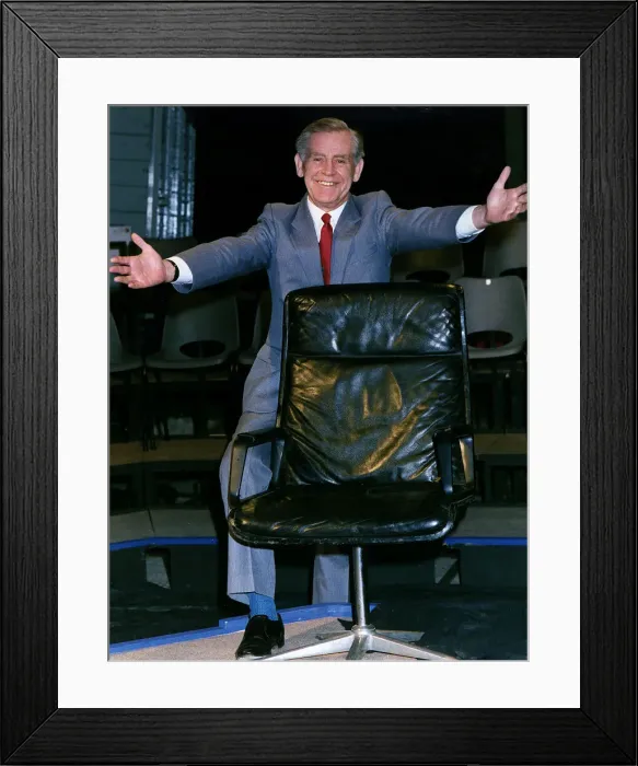 Framed Print : Magnus Magnusson mastermind presenter TV presenter arms out behing chair Framed Print : Magnus Magnusson mastermind presenter TV presenter arms out behing chair