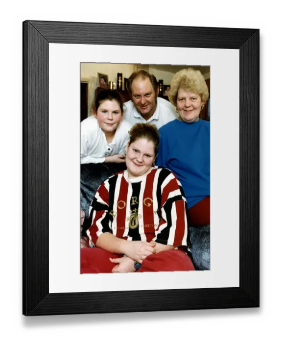 Framed Print : Test tube baby Louise Brown with sister Natalie and parents John Framed Print : Test tube baby Louise Brown with sister Natalie and parents John