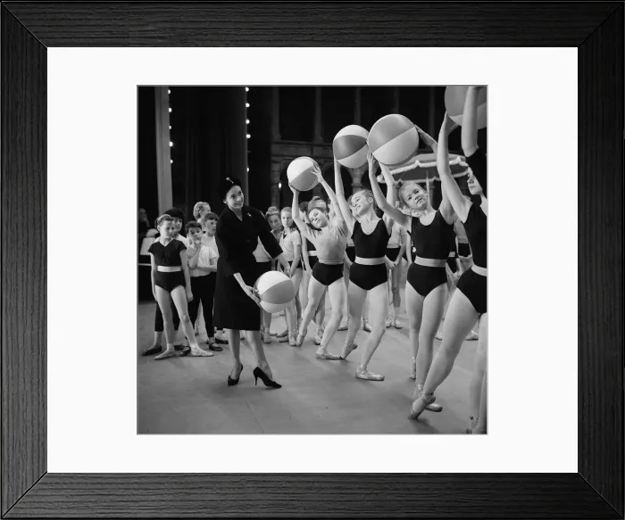 Framed Print : Margot Fonteyn 1960 Dame Margot Fonteyn (1919-91) British prima ballerina Framed Print : Margot Fonteyn 1960 Dame Margot Fonteyn (1919-91) British prima ballerina