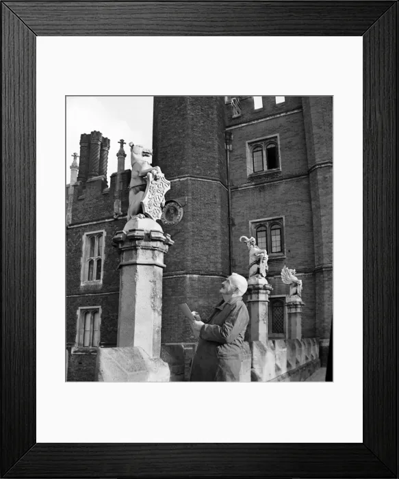 Framed Print : Coronation Decorations. The Queens Beasts - Hampton Court. C6416