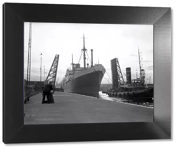 Canadian Pacific immigrant ship Beaverbrae leaves London docks. 25th July 1949