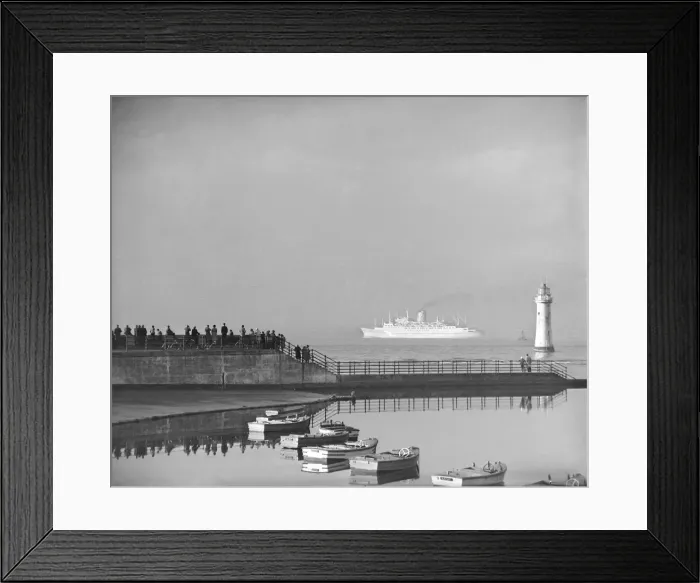 Framed Print : The Empress of Canada seen here leaving the River Mersey on her maiden voyage Framed Print : The Empress of Canada seen here leaving the River Mersey on her maiden voyage