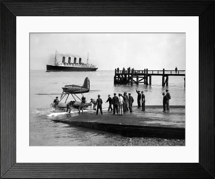 Framed Print : The Gloster Napier powered Supermarine S6 being launched at Cowes for the 1929 Schneider Framed Print : The Gloster Napier powered Supermarine S6 being launched at Cowes for the 1929 Schneider