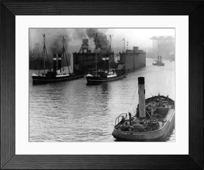 Framed Print : The Wellington Floating Dock, built by Swan Hunter shipbuilders in Wallsend Framed Print : The Wellington Floating Dock, built by Swan Hunter shipbuilders in Wallsend