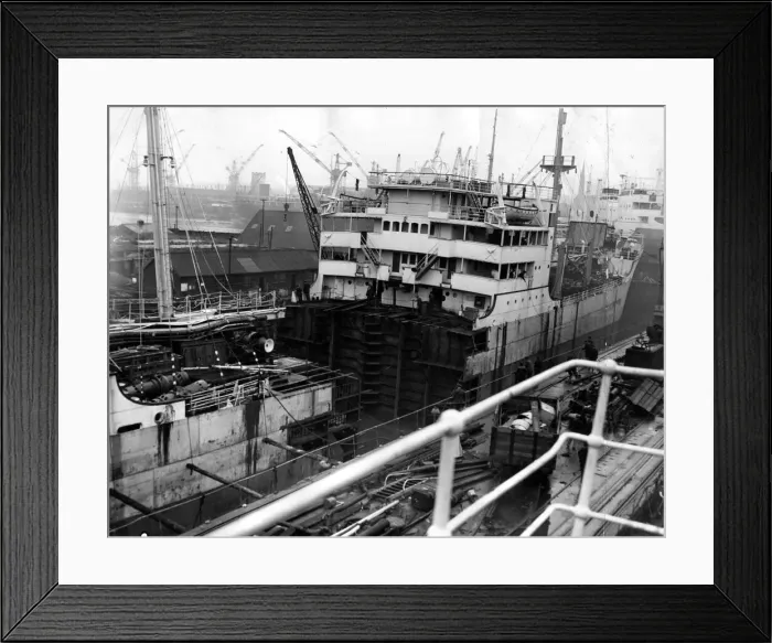 Framed Print : The oil-tanker Yenangyaung have surgery in a shipyard in the North East Framed Print : The oil-tanker Yenangyaung have surgery in a shipyard in the North East