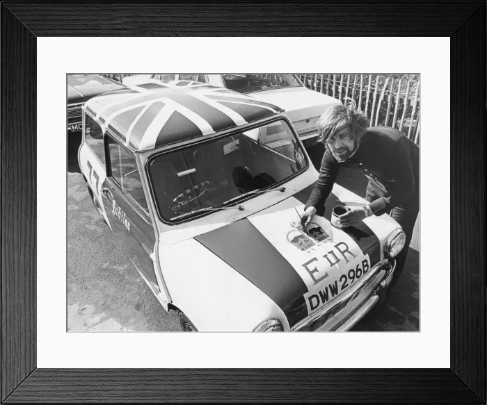 Framed Print : Queen Elizabeth II - The Jubilee Tour 1977 to celebrate the Silver Jubilee - John Hewitt