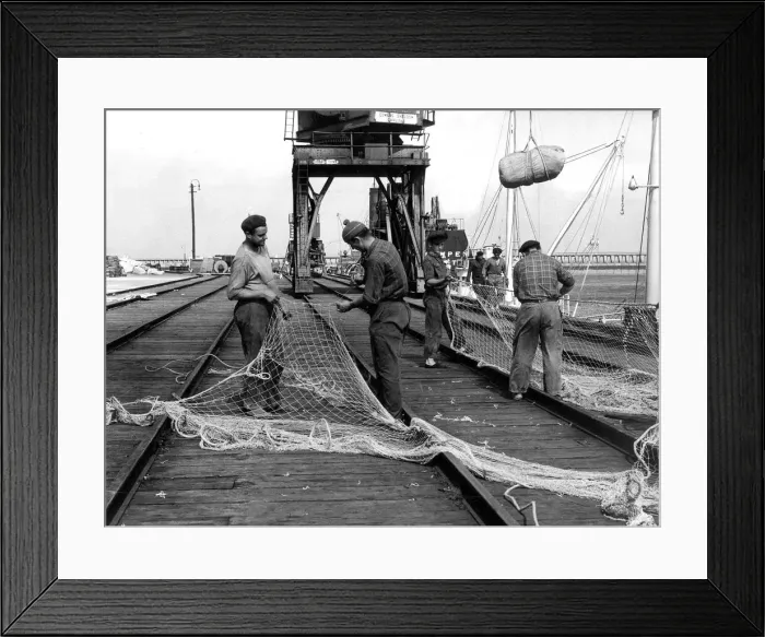 Framed Print : Fishermen in 1959 mending their nets on North Shields Fish Quay