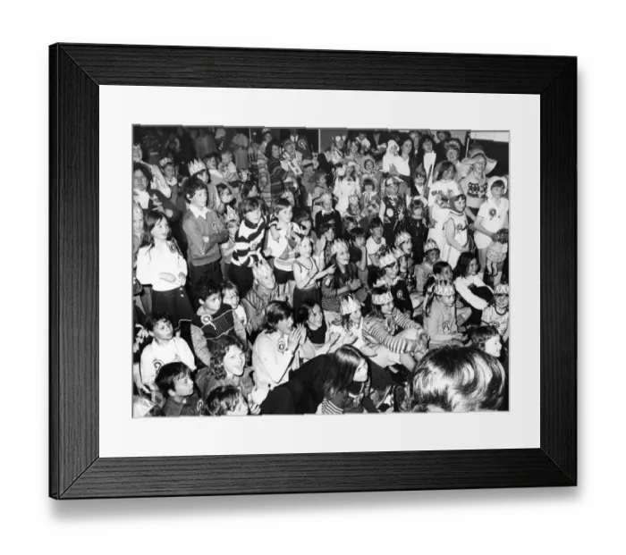 Framed Print : Queen Elizabeth II - North East Leg of The Jubilee Tour 1977 to celebrate the Silver