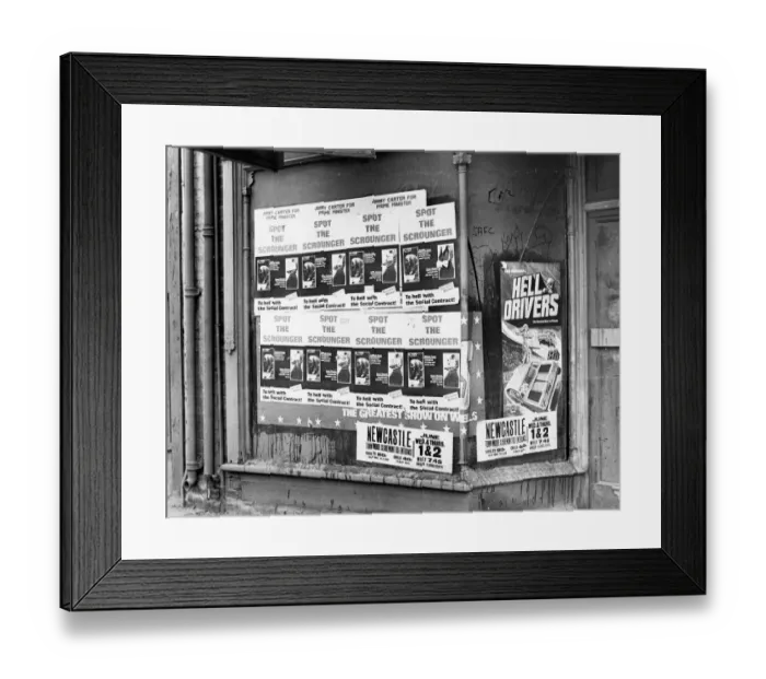 Framed Print : Queen Elizabeth II - North East Leg of The Jubilee Tour 1977 to celebrate the Silver