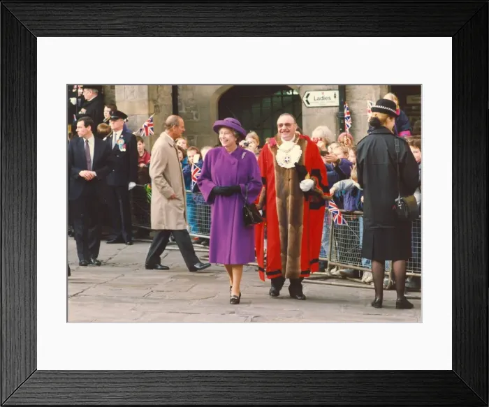 Framed Print : Queen Elizabeth II and Prince Philip visit Durham - The Queen with the mayor Coun David