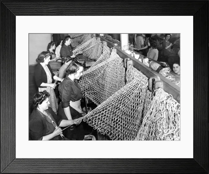 Framed Print : Fishermens nets being knitted on North Shields Quayside in 1949
