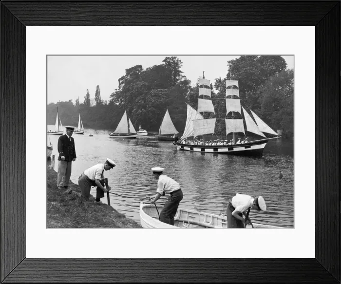 Framed Print : Naval Cadets learning seamanship at the Nautical College, Pangbourne, Berkshire Framed Print : Naval Cadets learning seamanship at the Nautical College, Pangbourne, Berkshire