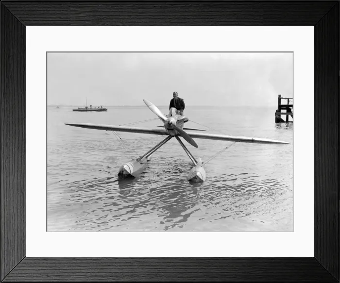Framed Print : Schneider Cup team practicing at Calshot in the Solent. 14th August 1931 Framed Print : Schneider Cup team practicing at Calshot in the Solent. 14th August 1931
