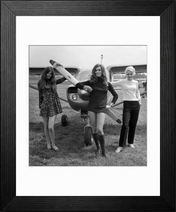 Framed Print : John Britten and Desmond Norman, one-time apprentices at the de Havilland aeronautical Framed Print : John Britten and Desmond Norman, one-time apprentices at the de Havilland aeronautical